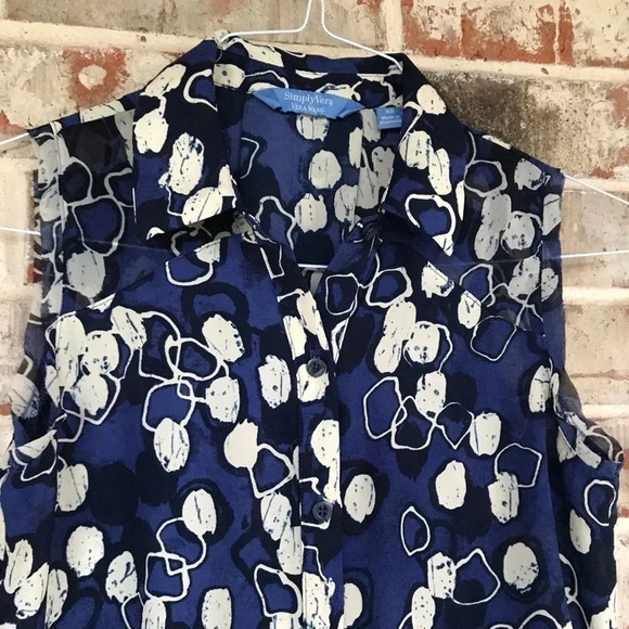 Simply Vera Blue Geometic Button Up Blouse - Picture 3 of 6